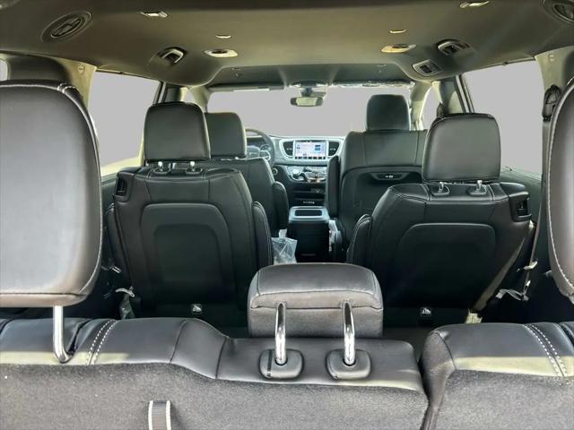 2026 Chrysler Pacifica Select AWD
