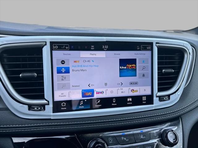 2026 Chrysler Pacifica Select AWD