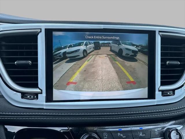 2026 Chrysler Pacifica Select AWD