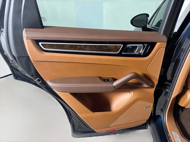 2023 Porsche Cayenne Platinum Edition