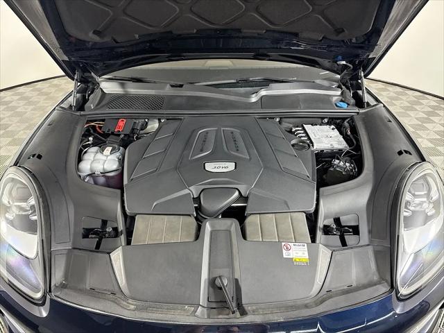 2023 Porsche Cayenne Platinum Edition