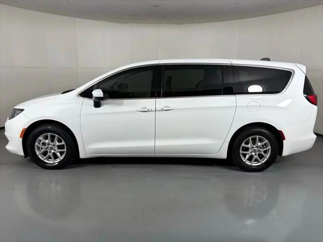 2022 Chrysler Voyager LX