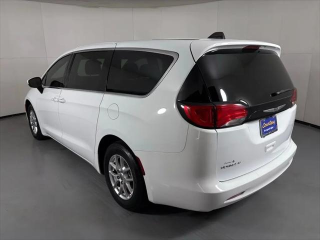 2022 Chrysler Voyager LX