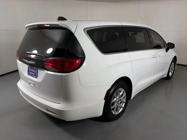 2022 Chrysler Voyager LX