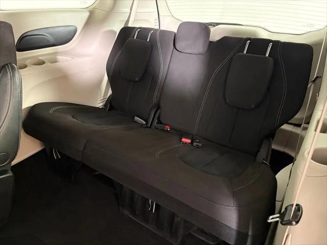 2022 Chrysler Voyager LX