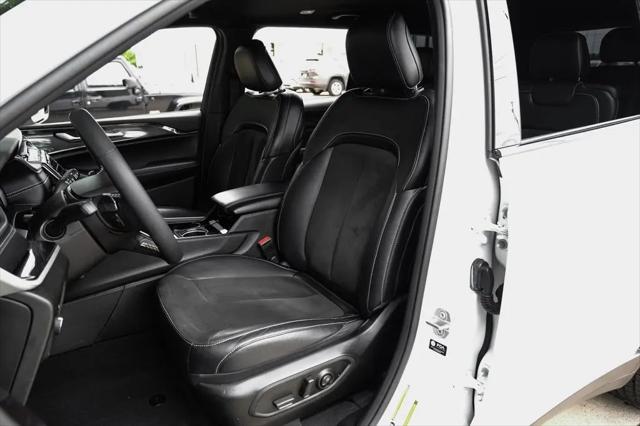 2023 Jeep Grand Cherokee L Altitude 4x2