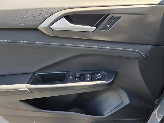 2026 Volkswagen Taos SE Black