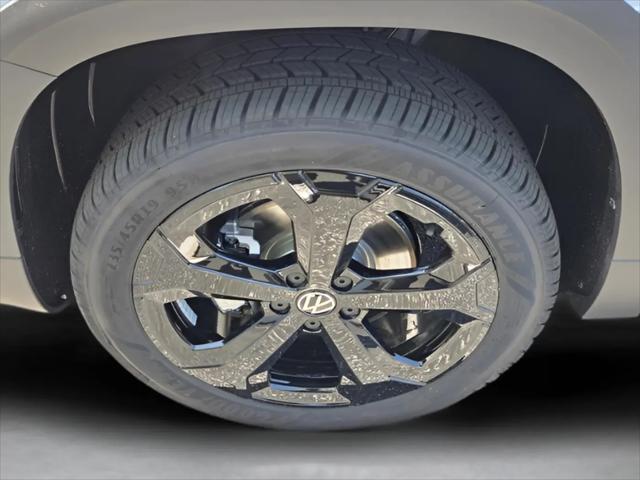 2026 Volkswagen Taos SE Black