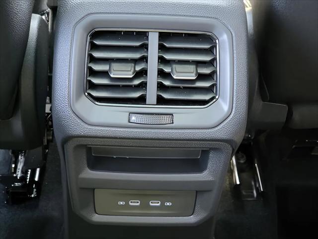 2026 Volkswagen Taos SE Black