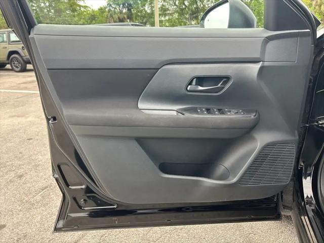 2025 Nissan Kicks S FWD