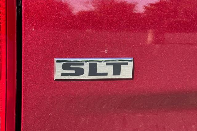 2022 Ram 1500 Classic SLT Crew Cab 4x2 5'7" Box
