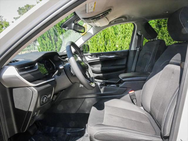 2023 Jeep Grand Cherokee L Laredo 4x4