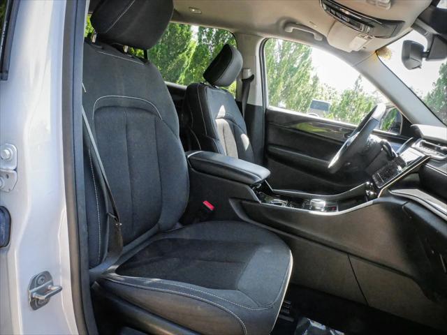 2023 Jeep Grand Cherokee L Laredo 4x4