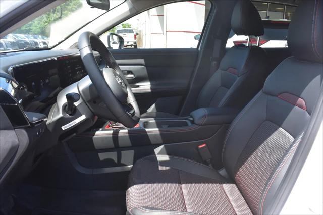 2025 Nissan Kicks SR FWD
