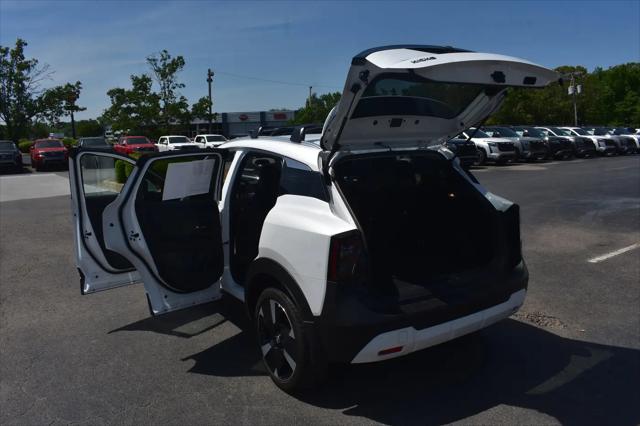 2025 Nissan Kicks SR FWD