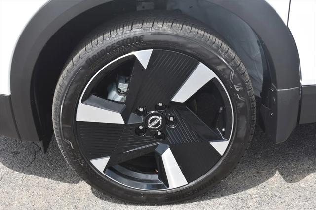 2025 Nissan Kicks SR FWD