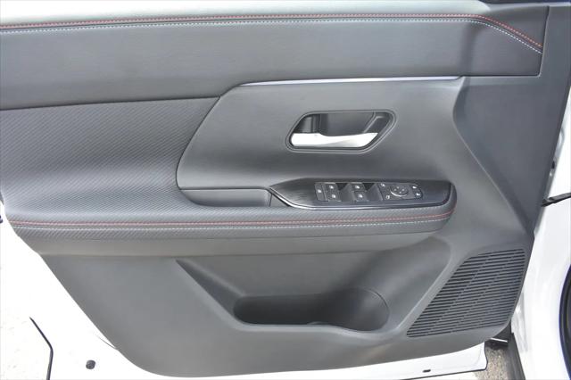 2025 Nissan Kicks SR FWD