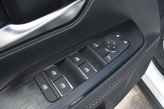 2025 Nissan Kicks SR FWD