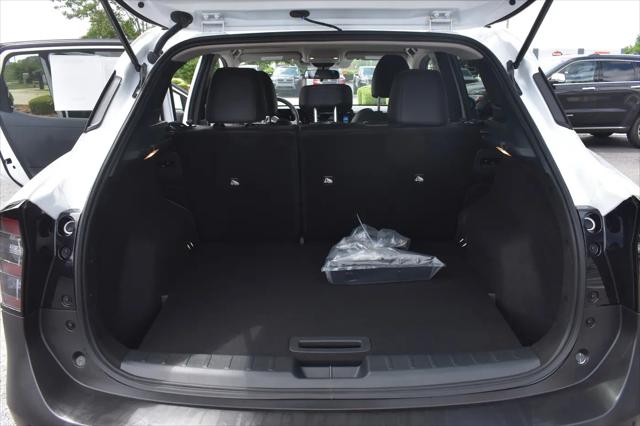 2025 Nissan Kicks SR FWD