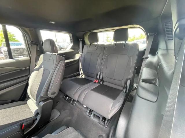 2025 Jeep Grand Cherokee L Laredo 4x4