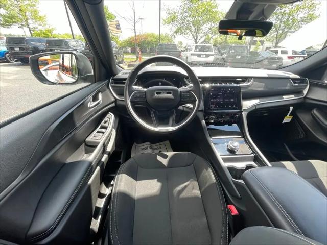 2025 Jeep Grand Cherokee L Laredo 4x4