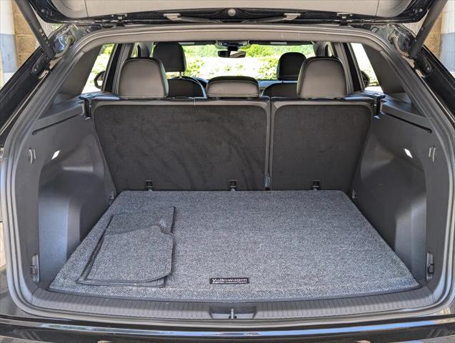 2024 Volkswagen Atlas Cross Sport 2.0T SEL R-Line