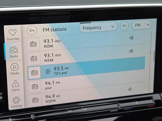 2026 Volkswagen Atlas Cross Sport SE with Technology