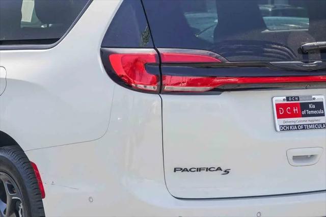 2022 Chrysler Pacifica Hybrid Touring L