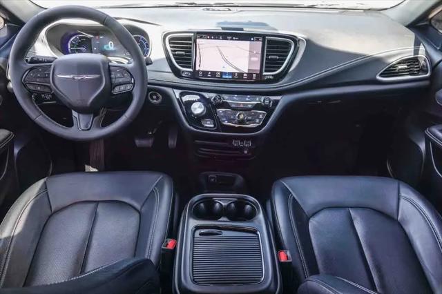 2022 Chrysler Pacifica Hybrid Touring L