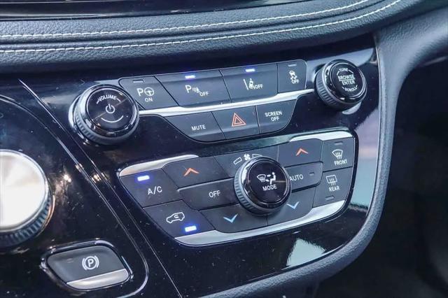 2022 Chrysler Pacifica Hybrid Touring L