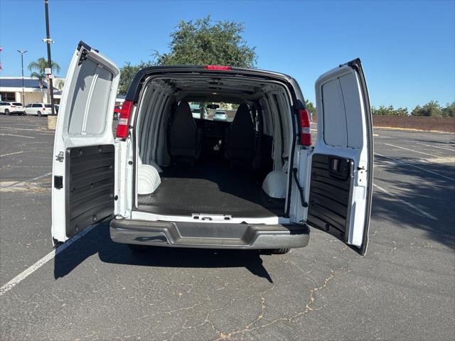 2026 Chevrolet Express Cargo Van 2500 Regular Wheelbase, WT, RWD