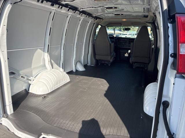 2026 Chevrolet Express Cargo Van 2500 Regular Wheelbase, WT, RWD