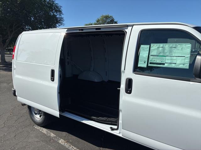 2026 Chevrolet Express Cargo Van 2500 Regular Wheelbase, WT, RWD