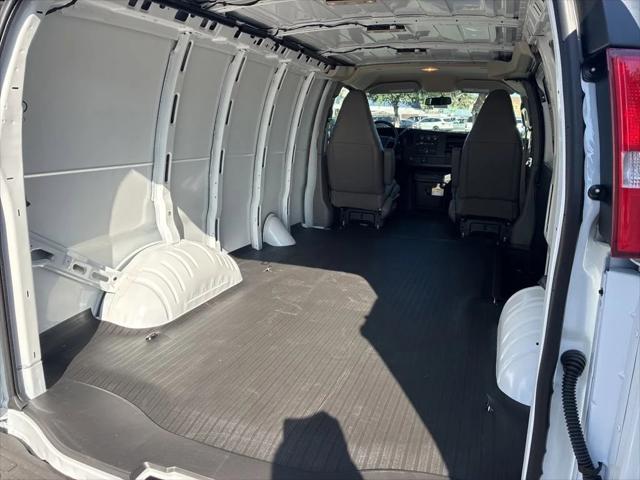 2026 Chevrolet Express Cargo Van 2500 Regular Wheelbase, WT, RWD