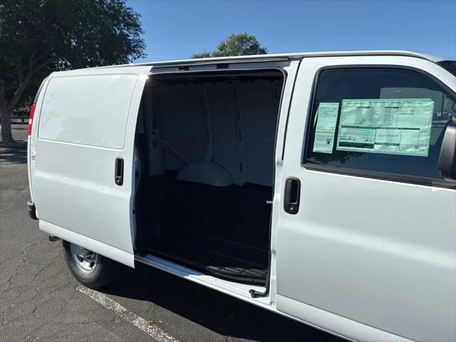 2026 Chevrolet Express Cargo Van 2500 Regular Wheelbase, WT, RWD
