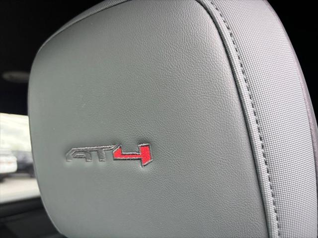 2025 GMC Acadia AWD AT4