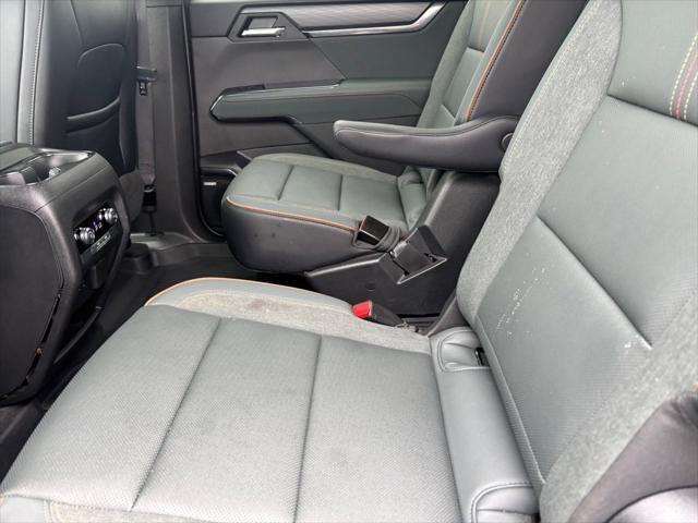 2025 GMC Acadia AWD AT4