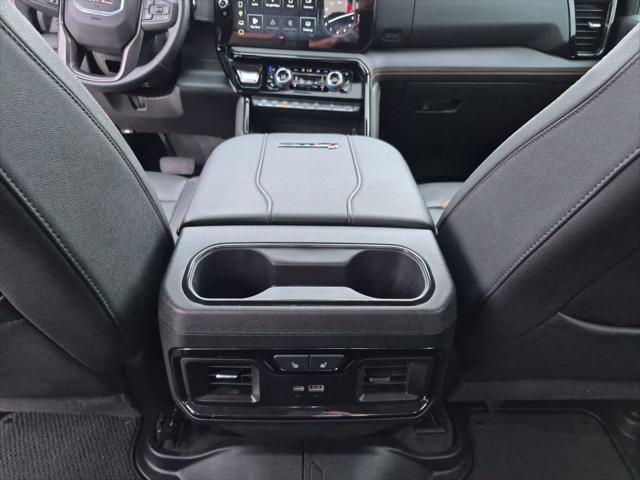 2025 GMC Sierra 2500HD 4WD Crew Cab Standard Bed AT4