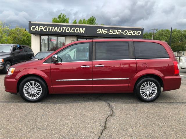 2015 Chrysler Town & Country Touring-L
