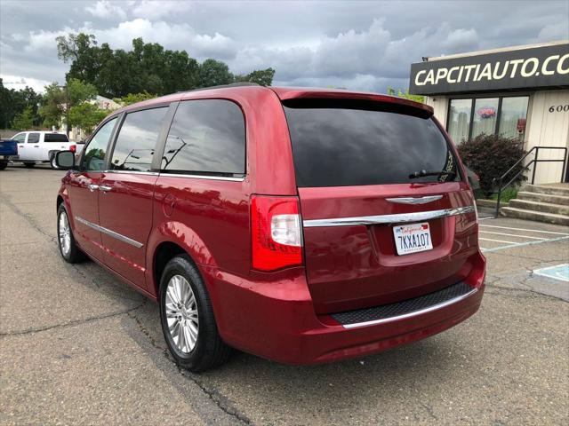 2015 Chrysler Town & Country Touring-L