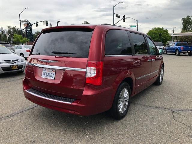 2015 Chrysler Town & Country Touring-L
