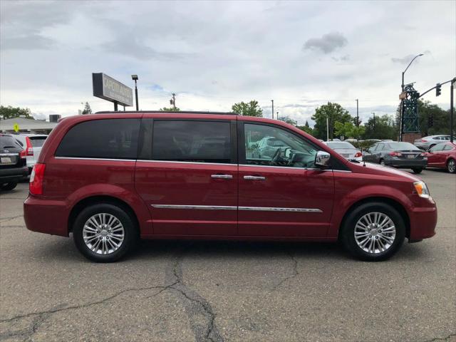 2015 Chrysler Town & Country Touring-L