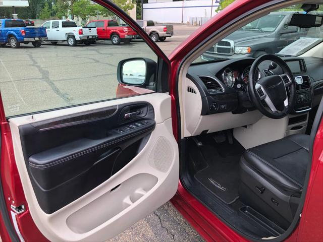 2015 Chrysler Town & Country Touring-L