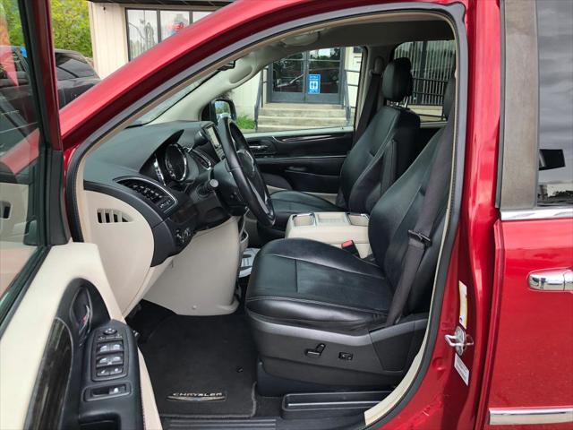 2015 Chrysler Town & Country Touring-L