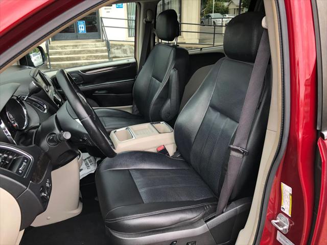 2015 Chrysler Town & Country Touring-L