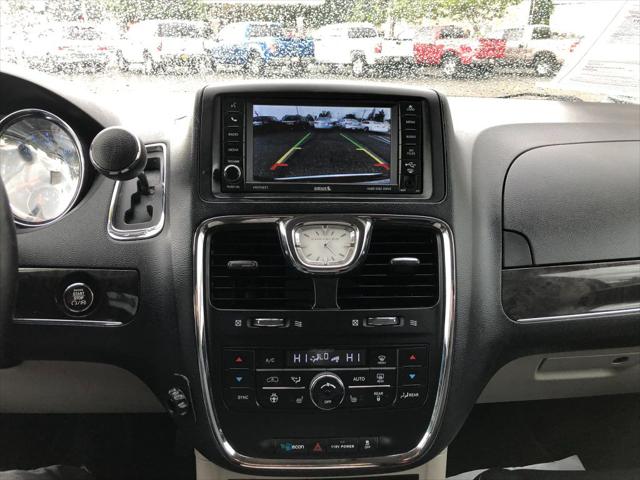 2015 Chrysler Town & Country Touring-L