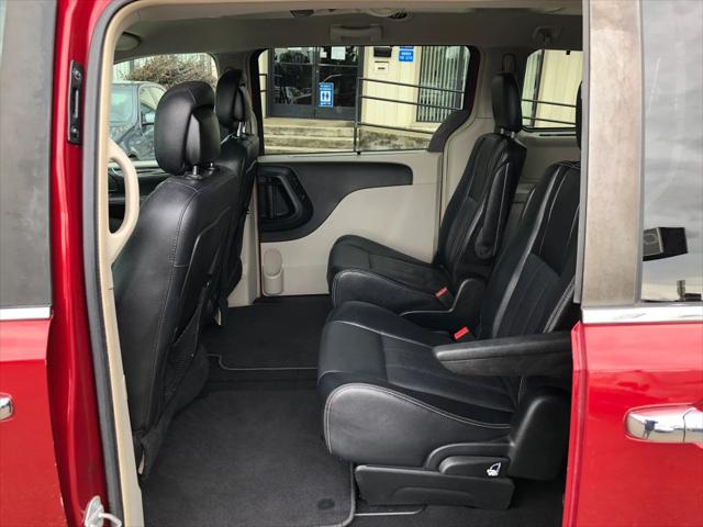 2015 Chrysler Town & Country Touring-L