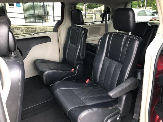 2015 Chrysler Town & Country Touring-L