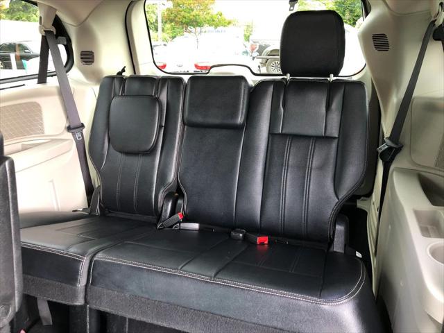 2015 Chrysler Town & Country Touring-L