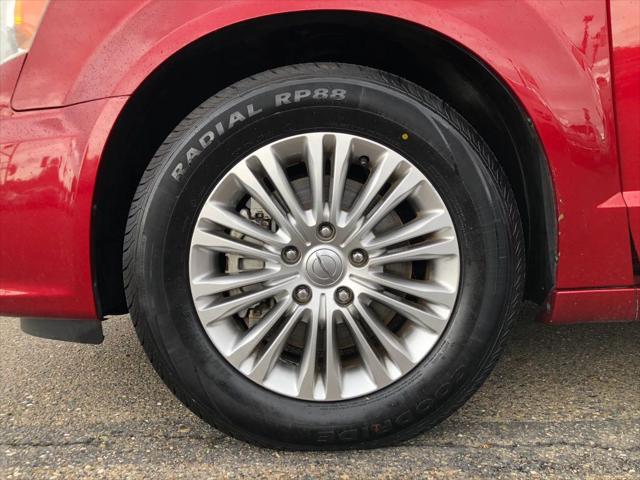 2015 Chrysler Town & Country Touring-L